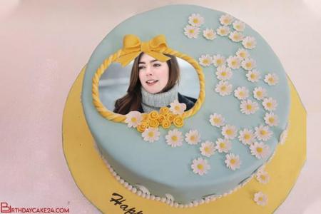 Make Photo on Flowers Birthday Cake Online