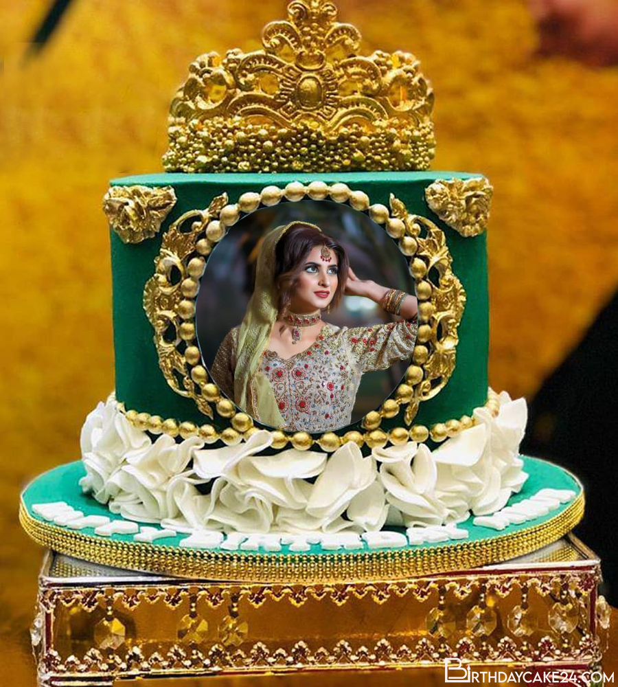 golden crown Birthday Cake in Lahore